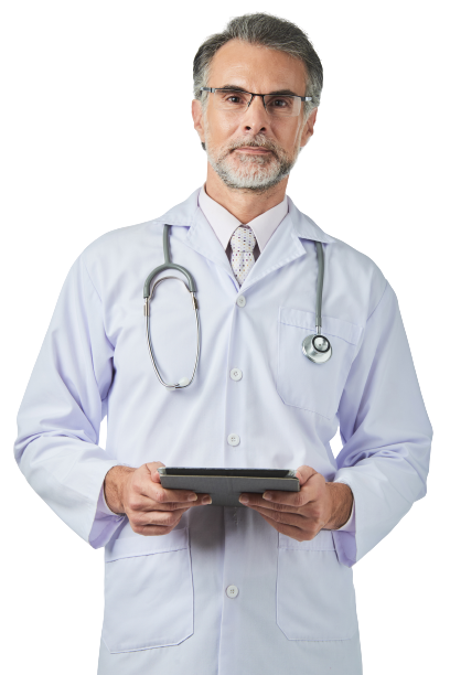 Imagen de un médico con una tablet mirando al paciente.